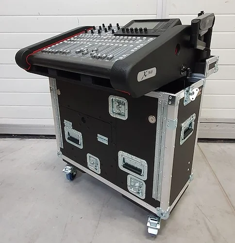 Flip-Ready Easy Retracting Hydraulic Lift Case for Behringer BX32 Compact Console by ZCase®