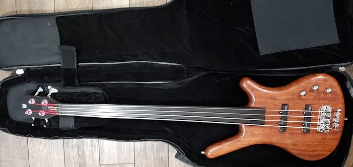 Warwick Corvette Standard Fretless bass (Used)