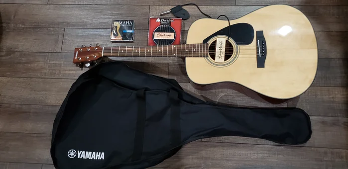 Yamaha F325D Acoustic Guitar (Used)