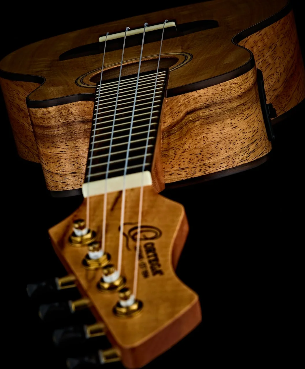 Ortega Guitars RUMG-CE Horizon Series Concert Ukulélé Mango officiel haut, dos et côté...